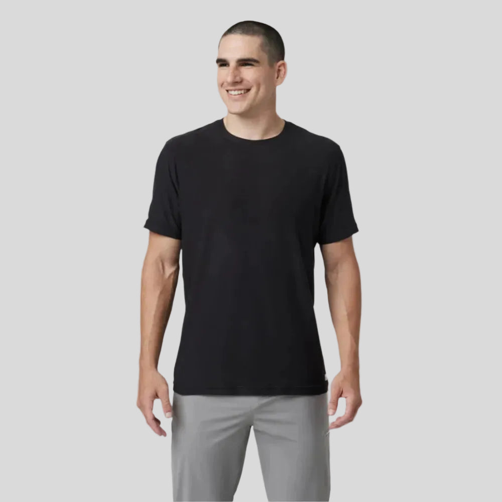 Vuori-MensStratoTechTee-Black-CultureAthletics_d1047a4c-ab91-42fc-86b7-305c580512dd